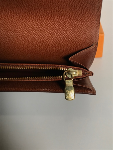 Ví LV dài lòng nâu +