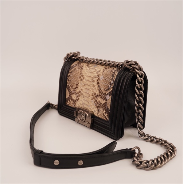 Túi Chanel Boy da trăn viền đen ++