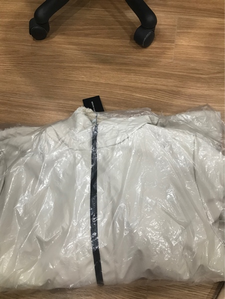 Áo Khoác Màu Trắng Sữa KG+