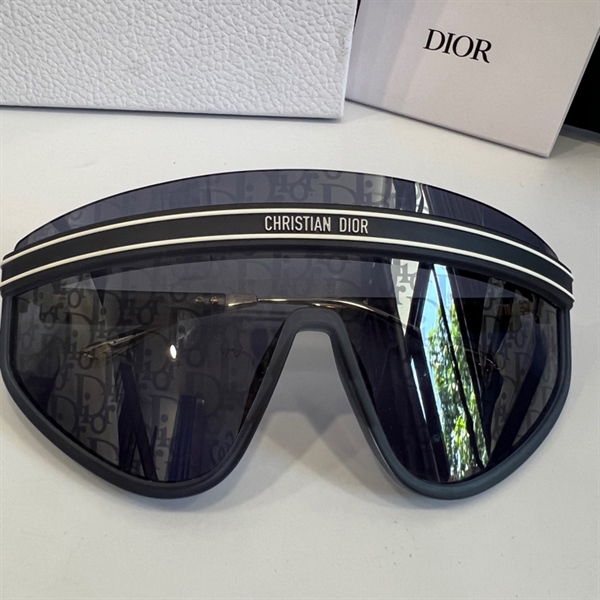 Kính Dior