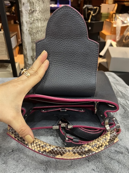 Túi LV capu đen quai trăn +