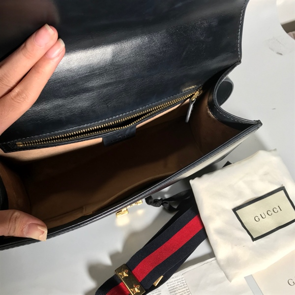 Túi Gucci viền giữa đỏ KG+