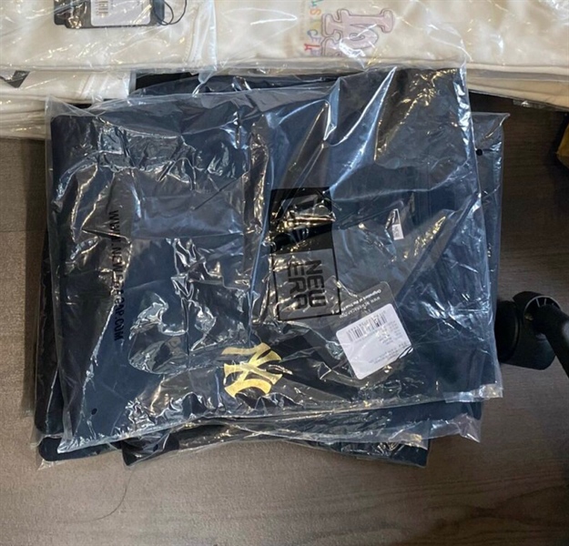 Áo thun NY đen size M KG+