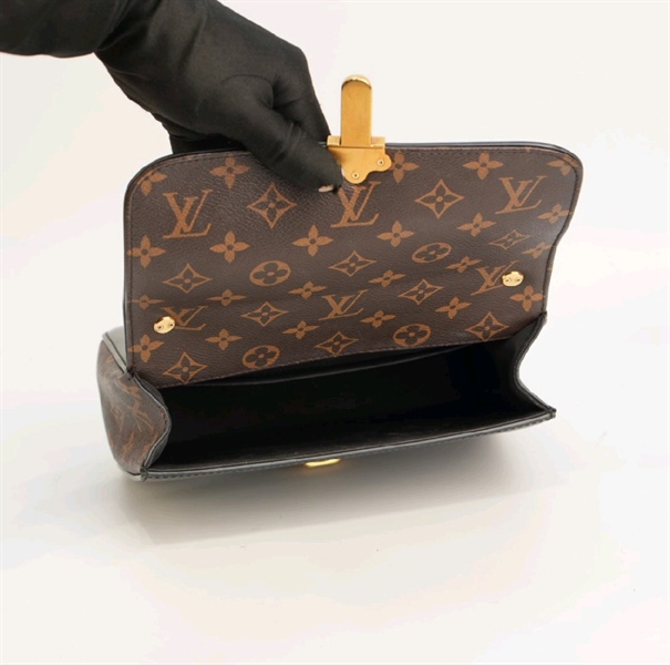 Túi LV đen da bóng khoá vàng KG+