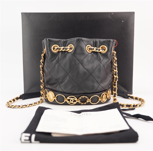Túi Chanel Bucket charm màu đen sz 20cm+