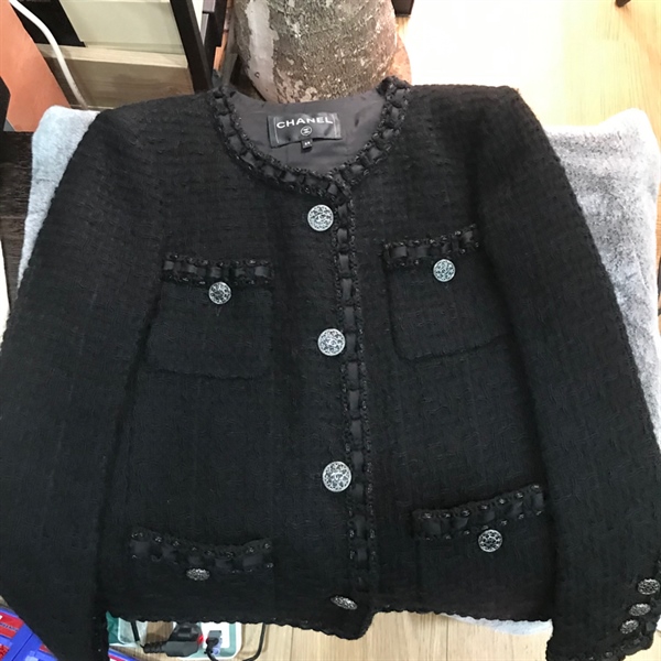 Áo khoác chanel đen size 38 KG+