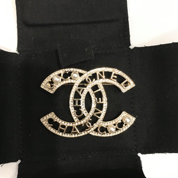 Cài áo Chanel KG+
