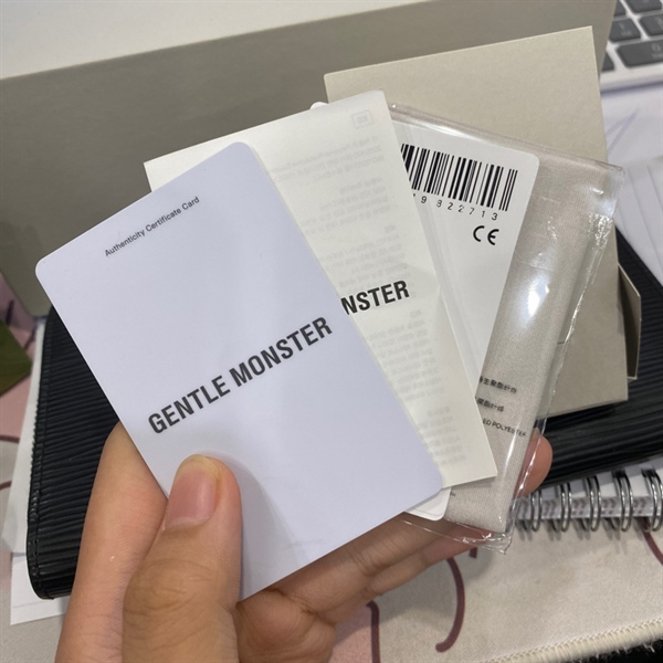 Kính Gentle Monster gọng hồng trong suốt KG+