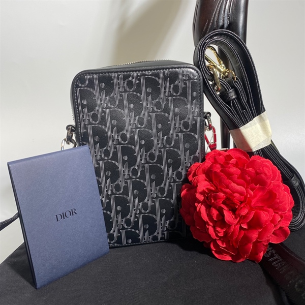 Túi đứng Dior da đen KG +5