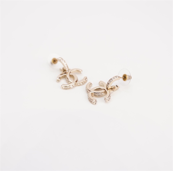 Bông tai Chanel logo bạc (B23 B) KG+