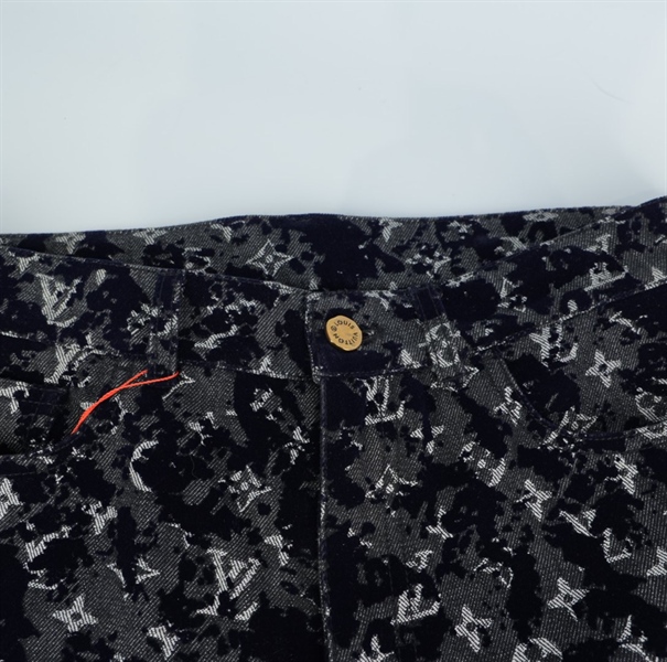 Quần LV đen in hoạ tiết logo KG+