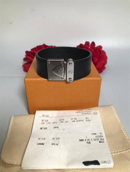 Vòng tay LV đen KG+