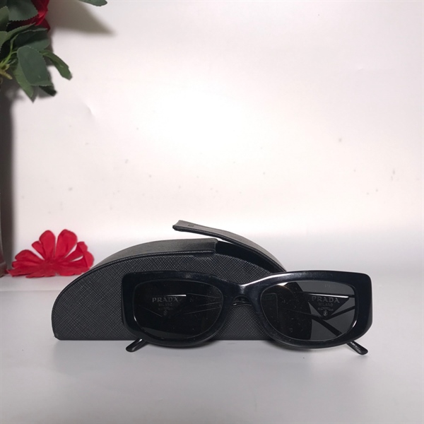 Kính Prada đen +