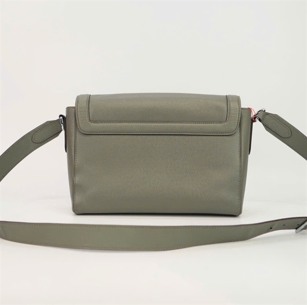 Túi LV đeo chéo màu xám logo nổi Size 26 TB+