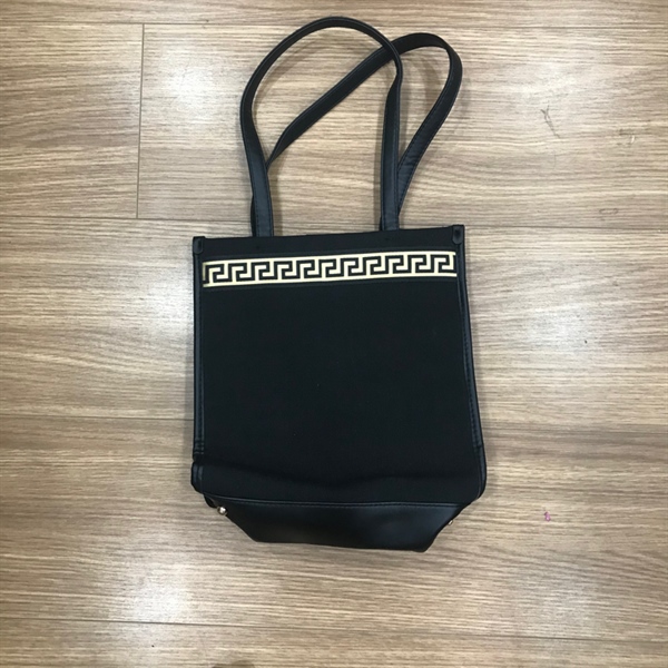 Túi tote Versace đen viền vàng KG+