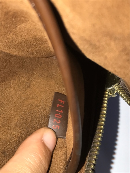 Ví LV Cluck ô vuông Kg+