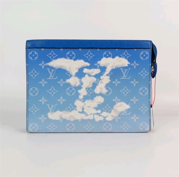 Túi LV in hình đám mây nền xanh - TB +