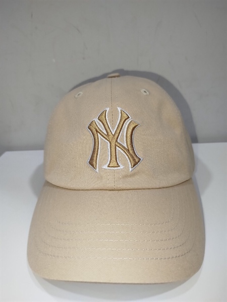 Nón Trắng NY Chữ Vàng KG+