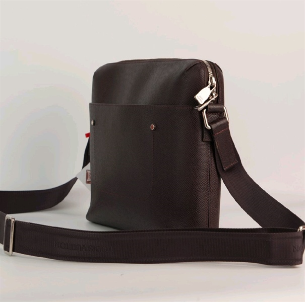 Túi LV đeo chéo màu nâu - TB +