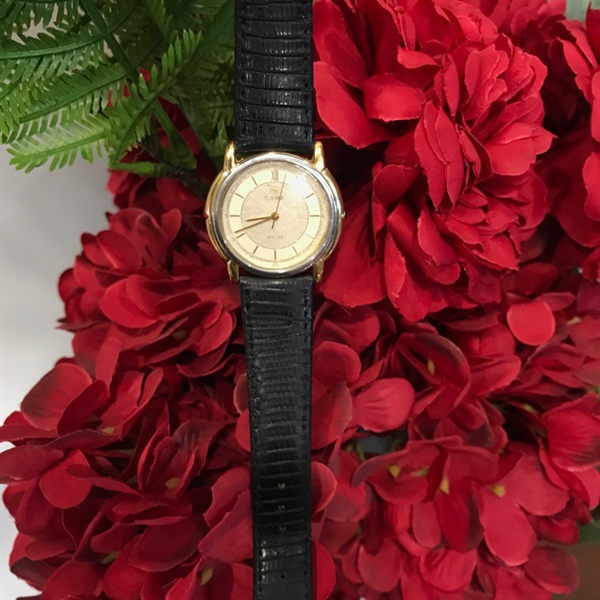 Đồng hồ Cyma đen KG+