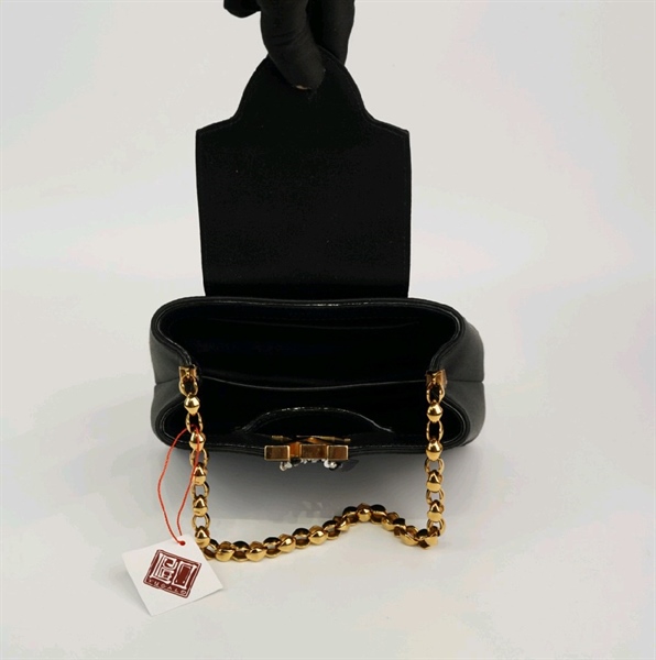 Túi LV Capu mini đen logo đính charm +