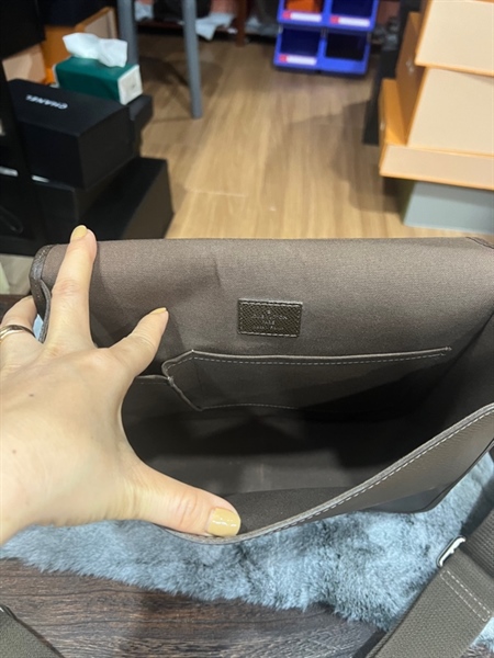 Túi LV đeo chéo nam nâu+