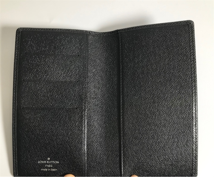 Ví Lv dài đen Nam KG+
