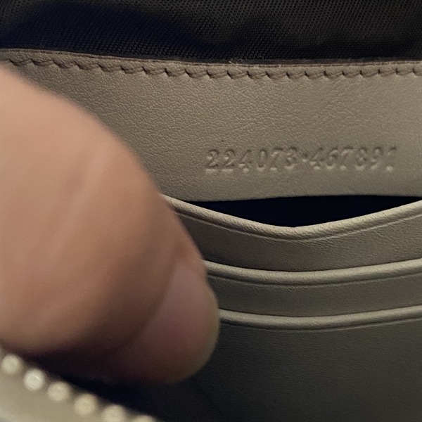 Ví dài trắng Gucci