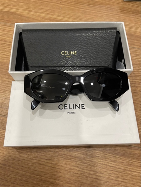 Kính Celine đen Góc cạnh KG+