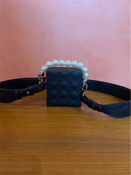 Túi gift Dior màu đen dây ngọc trai KG+