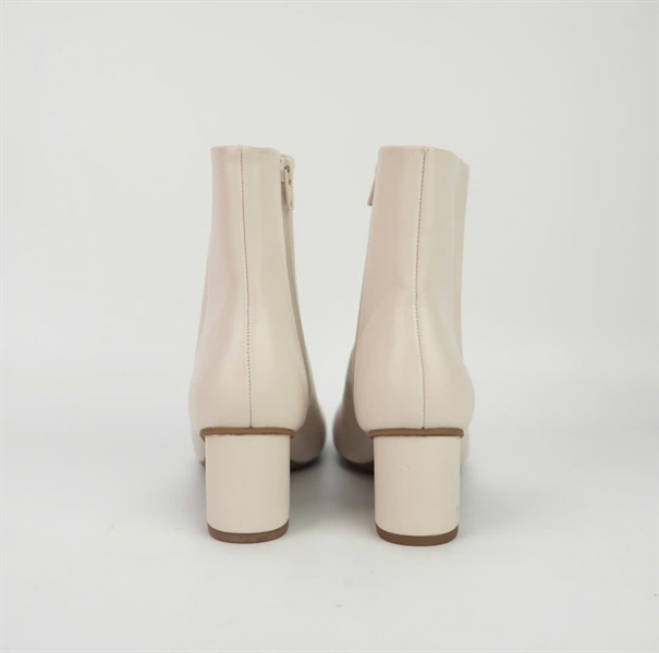 Giày Trắng size S KG+