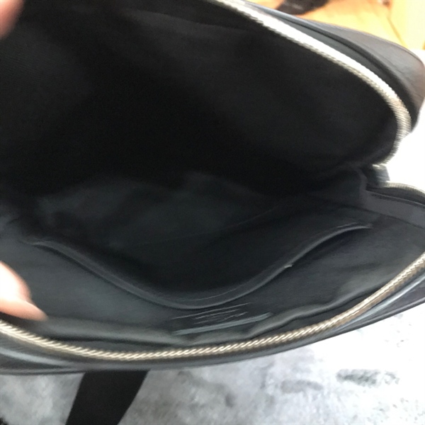 Túi LV đeo chéo màu đen +