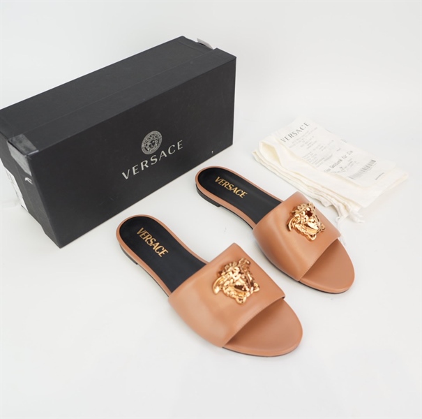 Dép Versace màu nâu size 38 KG+