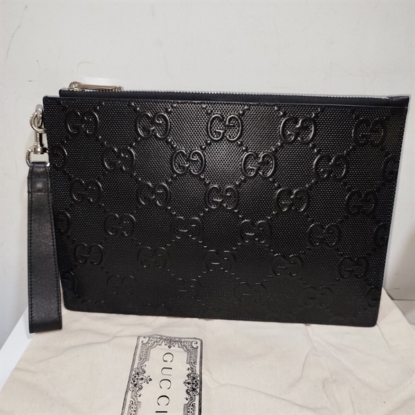 Túi Clutch GG Đen Chữ Nổi+