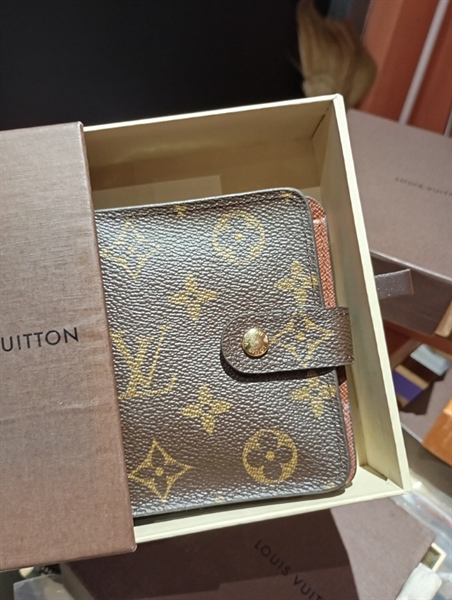 Ví LV hoa nâu gập 2 kèm ngăn zip +