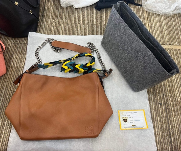 Túi Loewe Màu Vàng Bò Có Dây Vàng Xanh KG+