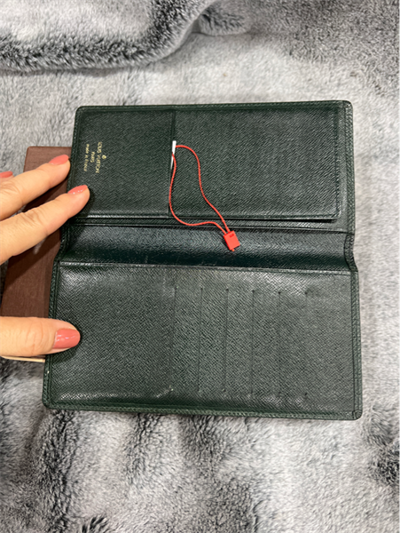 ví LV dài xanh lá+