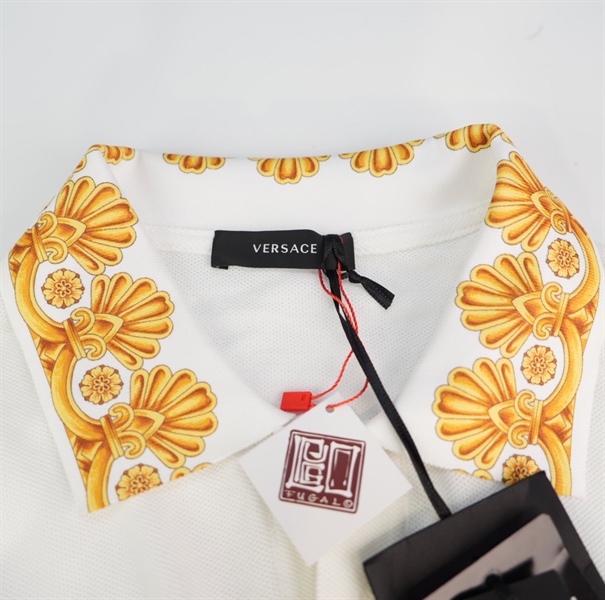 Áo Versace thun trắng cổ vàng size M KG+