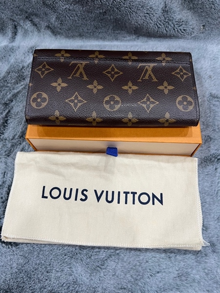 vÍ LV dài hoa nâu nút vàng +