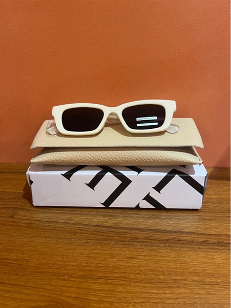 Kính râm One Brilliant gọng trắng sữa KG+