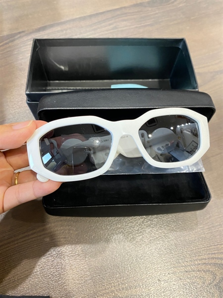 Kính Versace trắng KG+