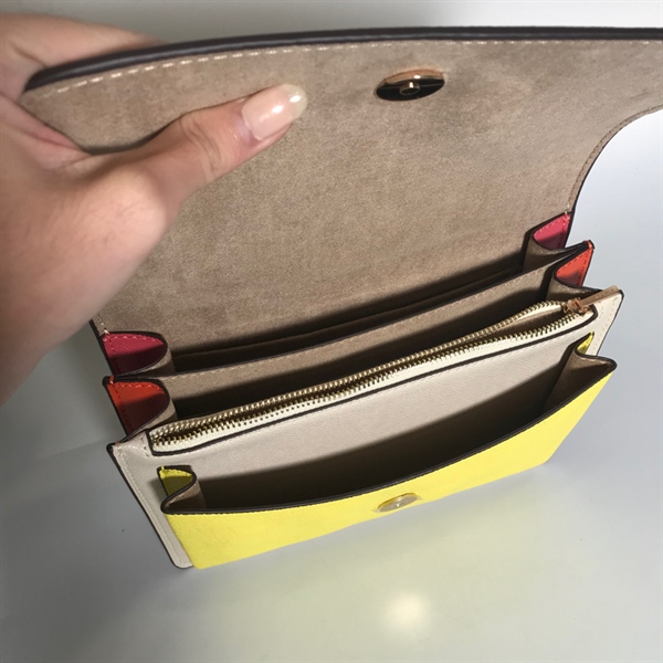 Túi Coach trắng vàng KG+