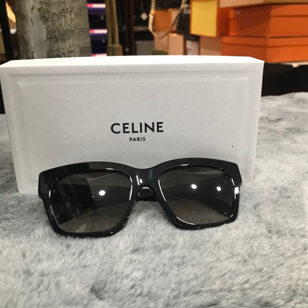 Kính râm Celine mắt lớn gọng logo vàng KG+