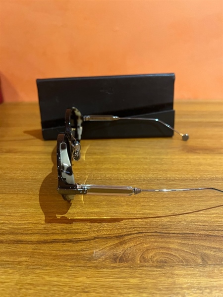 Kính râm Dior gọng tròn đen KG+