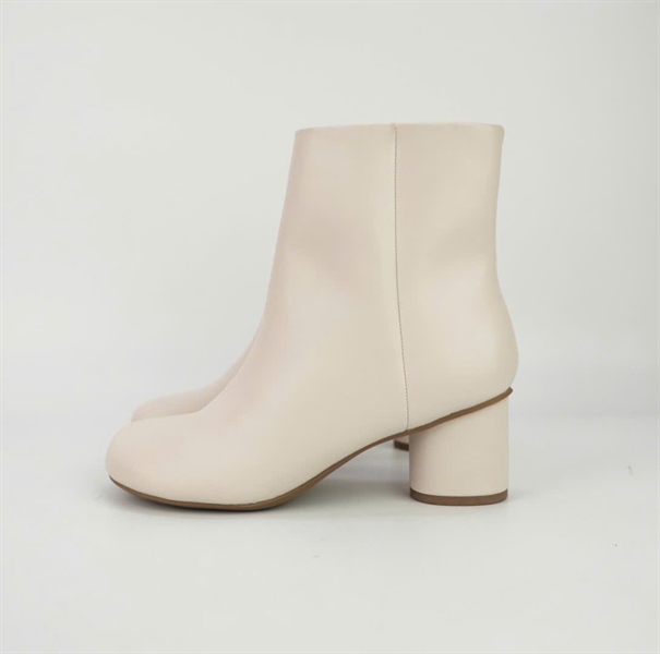 Giày Trắng size S KG+