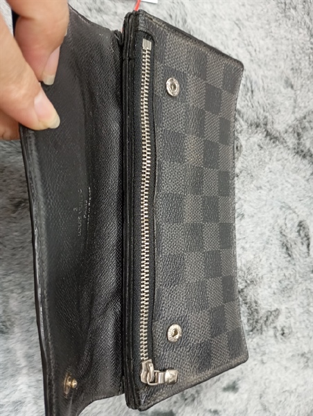 Ví LV ô vuông 2 nút KG+