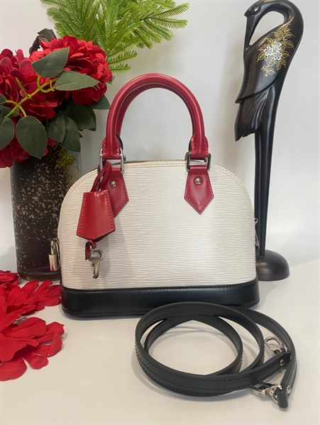 Túi LV trắng quai đỏ có ổ khoá KG+