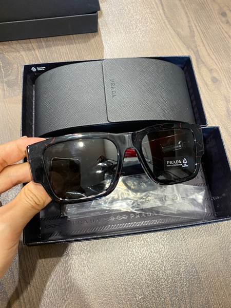 Kính Prada đỏ đô KG+