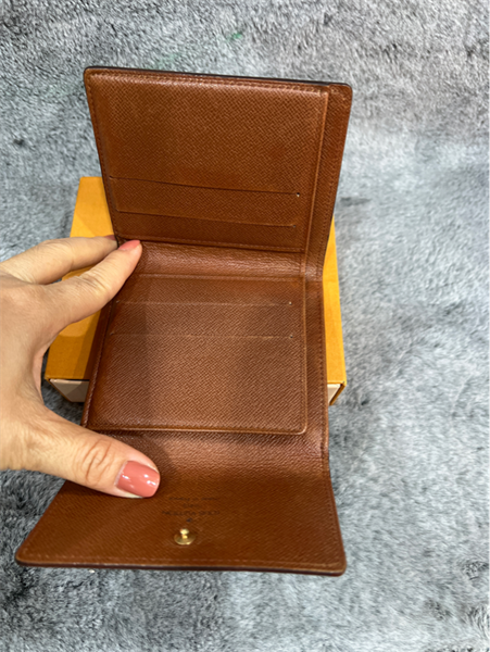 Ví LV gập 2 nút vàng 2 nắp +