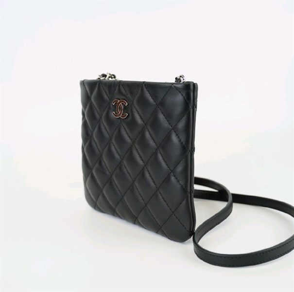 Túi Chanel đen đeo chéo hình vuông KG+